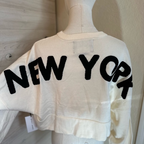 Spirit Jersey NWT size Large NEW YORK cream‎ cropped crewneck sweatshirt - Picture 9 of 16